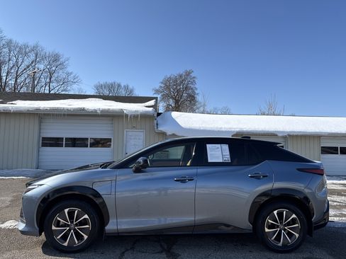 Used 2023 Lexus RZ 450e Premium image 9
