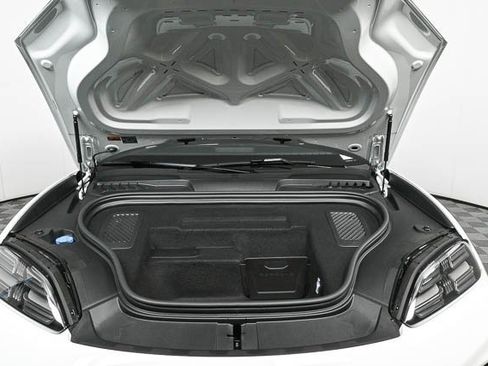 Used 2025 Porsche Macan Electric image 34