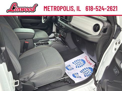 Used 2025 Jeep Wrangler Sport AWD/4WD image 9
