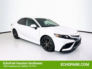 Used 2021 Toyota Camry SE video 1