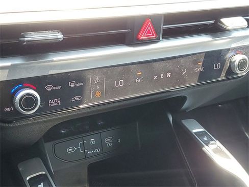 Used 2024 Kia Sorento S image 19