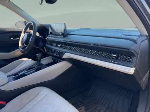 Used 2023 Honda Accord EX image 32