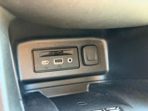 Used 2023 Chevrolet Equinox Premier image 16