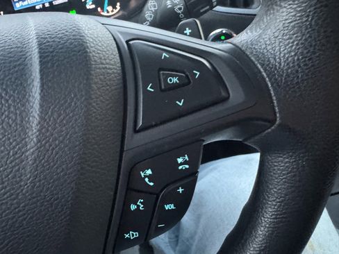 Used 2017 Ford Edge SE image 18