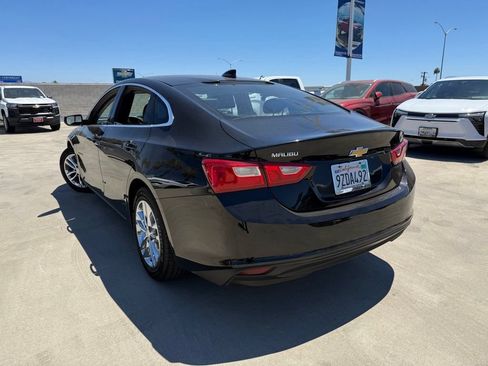 Used 2017 Chevrolet Malibu Hybrid w/ Leather Package FWD image 7