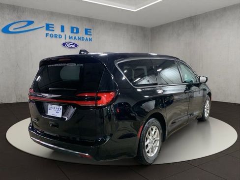 Used 2024 Chrysler Pacifica Touring-L image 7