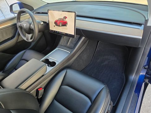 Used 2024 Tesla Model Y Long Range AWD/4WD image 28