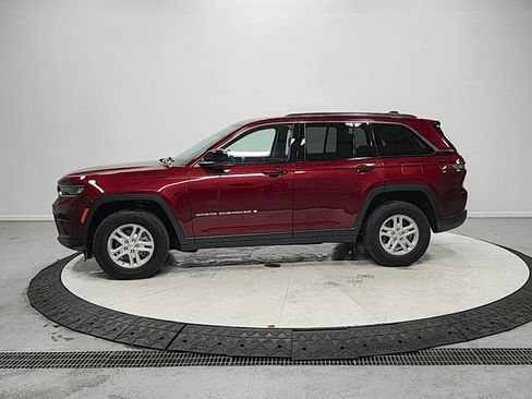 Used 2023 Jeep Grand Cherokee Laredo AWD/4WD image 4