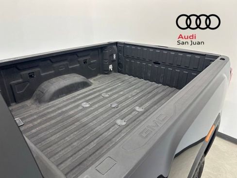 Used 2022 GMC Sierra 2500 Denali w/ Denali Black Diamond Edition image 18