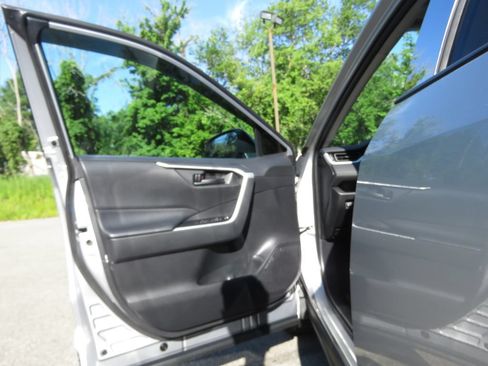 Used 2020 Toyota RAV4 LE w/ All Weather Liner Package AWD/4WD image 9