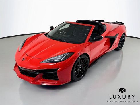 Used 2025 Chevrolet Corvette Z06 RWD image 4
