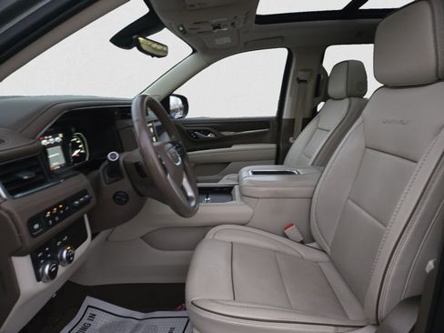 Used 2021 GMC Yukon Denali w/ Denali Premium Package image 9