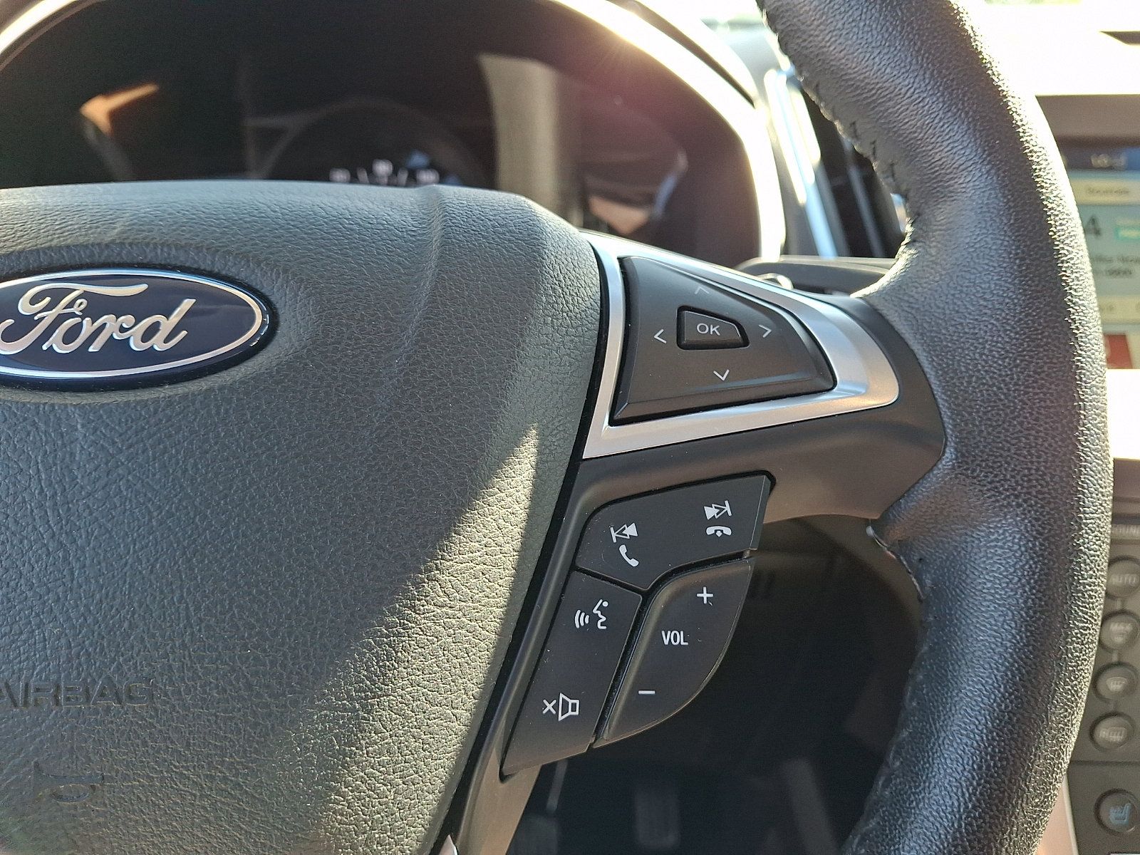 Used 2018 Ford Edge Titanium w/ Equipment Group 302A AWD/4WD image 24