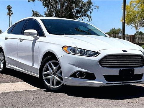 Used 2016 Ford Fusion SE w/ Equipment Group 202A FWD image 2