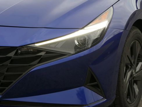 Certified 2023 Hyundai Elantra SEL w/ Preferred Accessory Package image 9