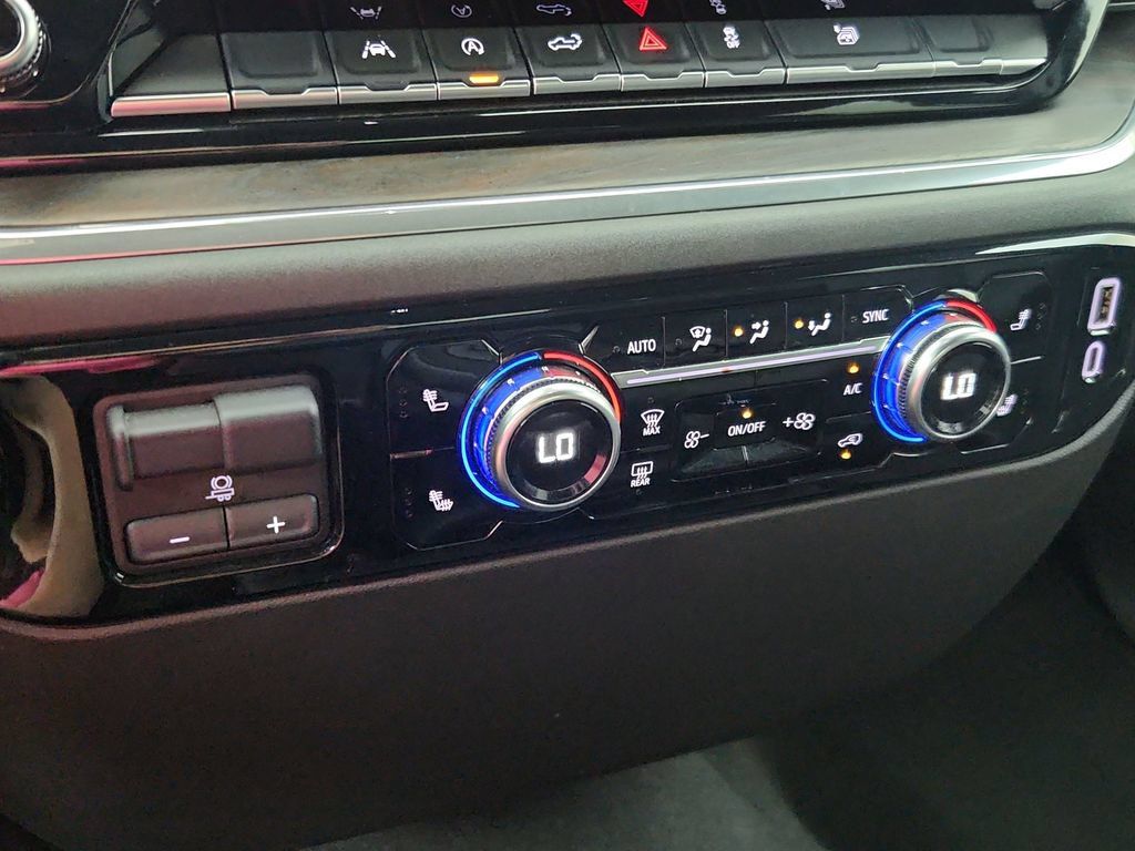 Used 2025 GMC Sierra 1500 SLT AWD/4WD image 29
