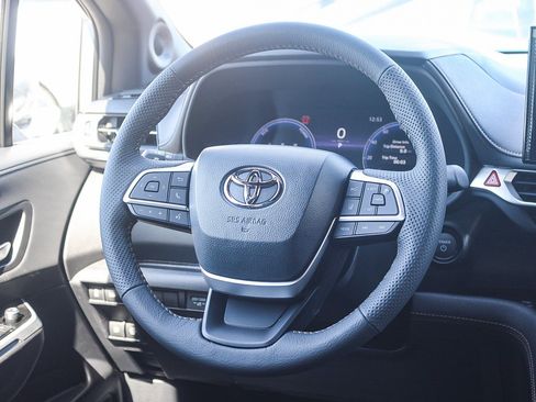 New 2026 Toyota Sienna XLE Woodland Edition AWD/4WD image 18