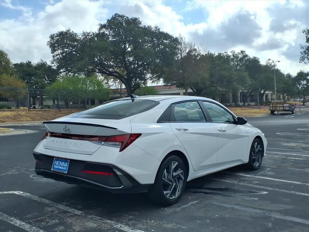 Used 2025 Hyundai Elantra Sport FWD image 6