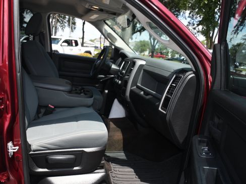 Used 2017 RAM 1500 Express RWD image 19