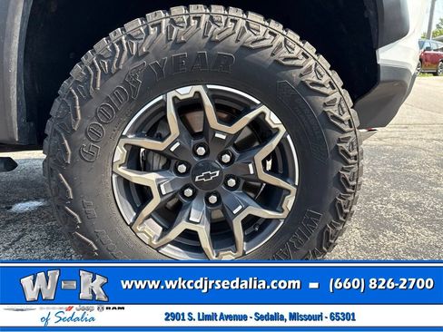 Used 2024 Chevrolet Colorado ZR2 AWD/4WD image 5
