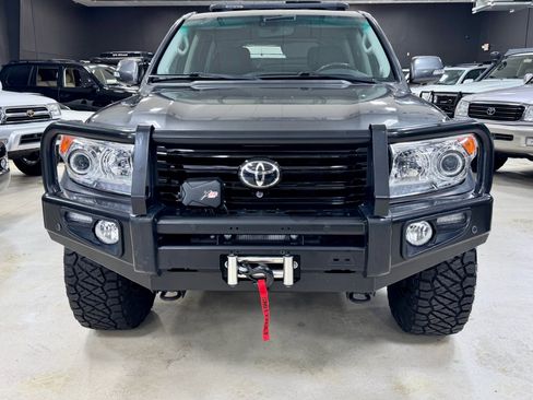 Used 2014 Toyota Land Cruiser image 4