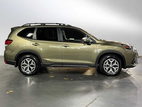 Used 2023 Subaru Forester Premium AWD/4WD image 2