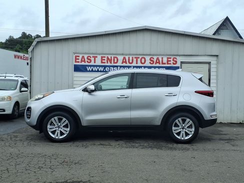 Used 2017 Kia Sportage LX AWD/4WD image 2