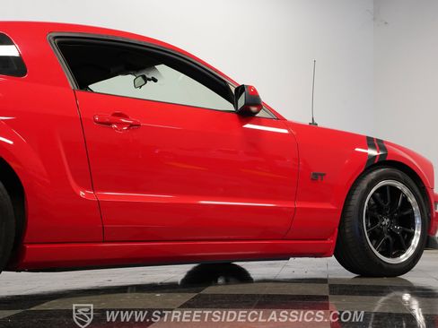 Used 2006 Ford Mustang GT RWD image 29