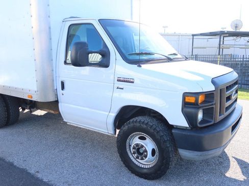 Used 2010 Ford E-350 and Econoline 350 Super Duty image 7
