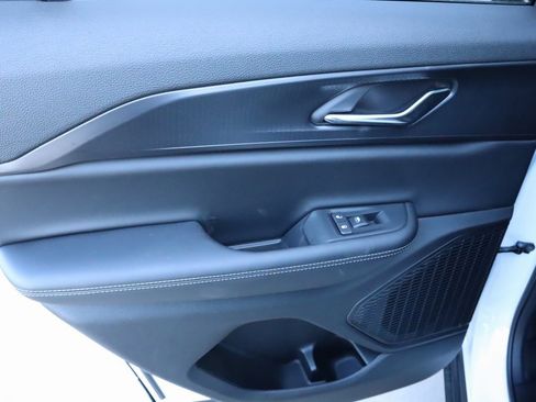 New 2025 Jeep Grand Cherokee Altitude image 17