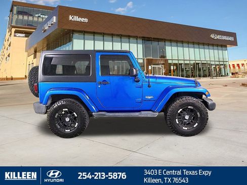 Used 2015 Jeep Wrangler Sahara w/ Connectivity Group image 9