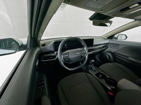 Used 2025 Kia K4 FWD image 18