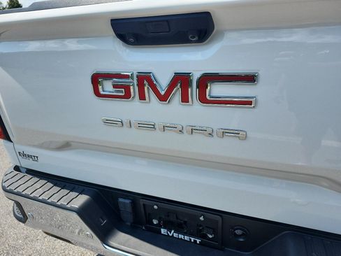 Used 2024 GMC Sierra 1500 SLE w/ Preferred Package AWD/4WD image 5