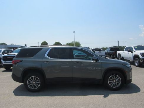 Used 2023 Chevrolet Traverse LT AWD/4WD image 3
