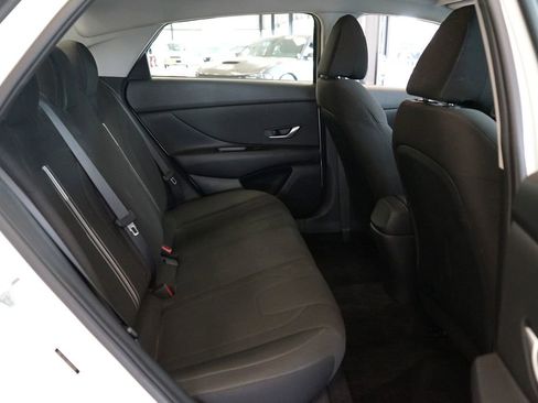 Used 2021 Hyundai Elantra SEL w/ Convenience Package FWD image 12