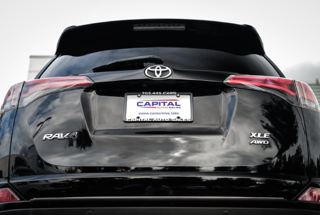 Used 2017 Toyota RAV4 XLE AWD/4WD image 25
