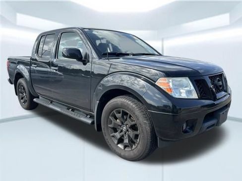 Used 2021 Nissan Frontier SV w/ Midnight Edition Floor Mats RWD image 3