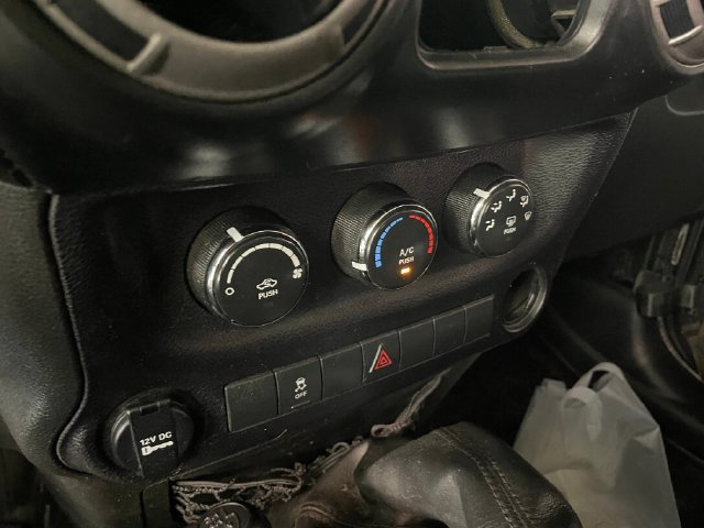 Used 2014 Jeep Wrangler Unlimited Sport w/ Max Tow Package AWD/4WD image 10