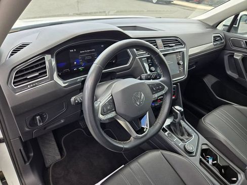 Used 2023 Volkswagen Tiguan SE AWD/4WD image 8