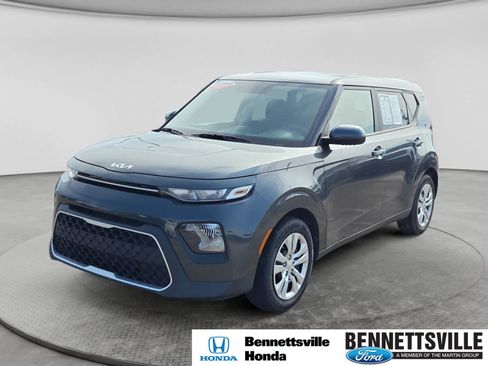 Used 2022 Kia Soul LX FWD image 1