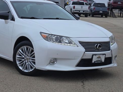 Used 2013 Lexus ES 350 w/ Luxury Pkg image 2