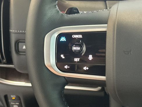 New 2025 Nissan Armada SL w/ Captain's Chari Seat Package image 20