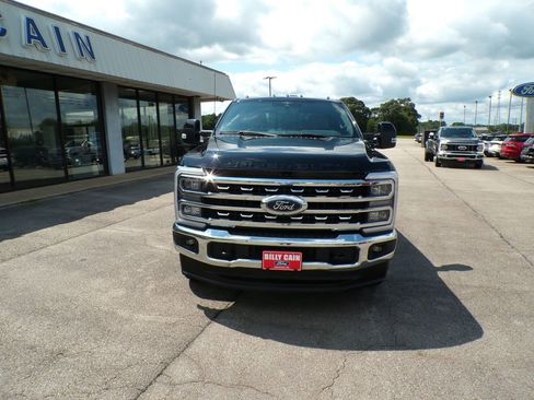 Used 2023 Ford F250 Lariat image 2