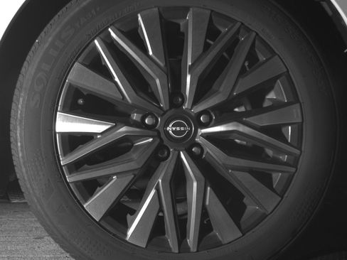 Used 2025 Nissan Altima 2.5 SV image 15