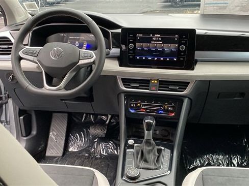 New 2026 Volkswagen Taos SE image 9