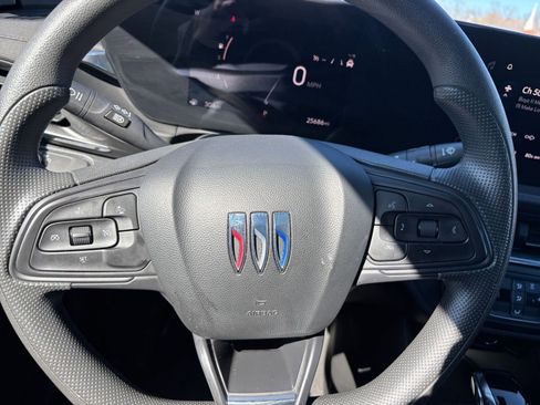Used 2025 Buick Envista Preferred image 27