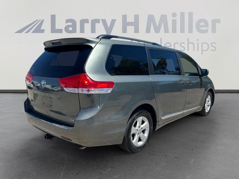 Used 2013 Toyota Sienna LE w/ Towing Pkg FWD image 5