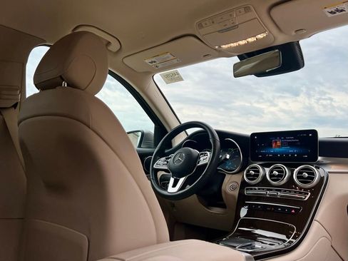 Used 2022 Mercedes-Benz GLC 300 4MATIC image 9