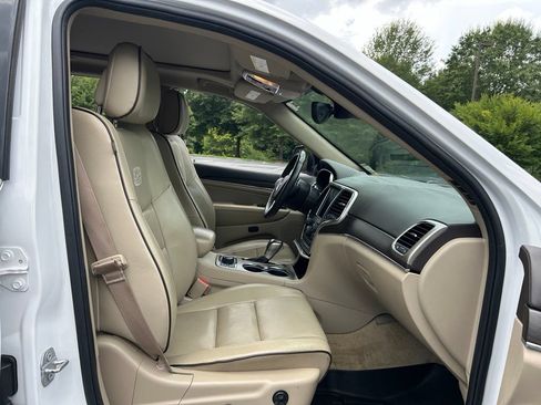 Used 2017 Jeep Grand Cherokee Overland w/ Jeep Active Safety Group AWD/4WD image 52