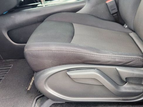 Used 2018 Nissan Pathfinder S image 23